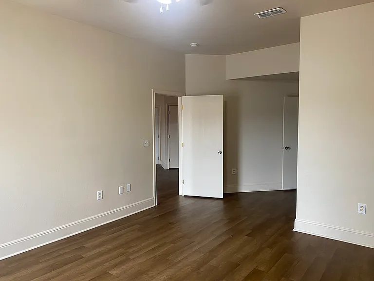 2301 Midwestern Pkwy #214 — Photo 7