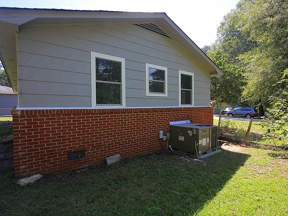 5th image of 400 Lincolnshire North Dr