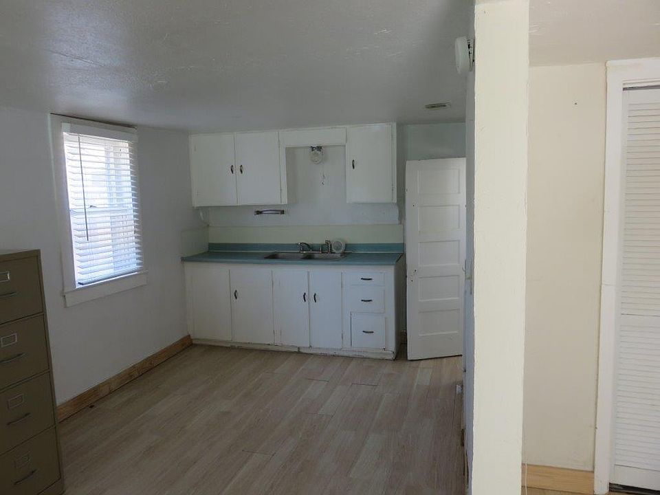2nd image of 1207 1/2 W 7th St
