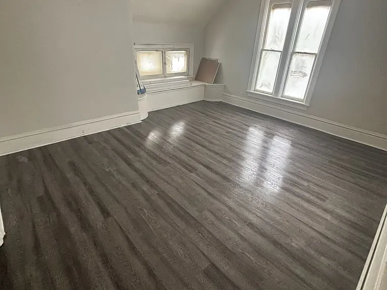 509 W Franklin St — Photo 2