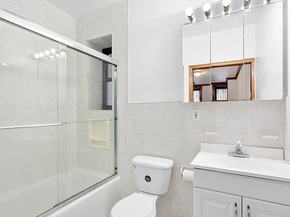 4th image of 439 16th St APT 1LR