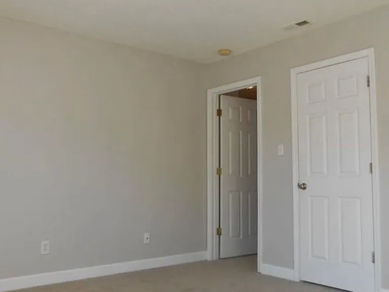 206 Emerald Park Ct — Photo 2
