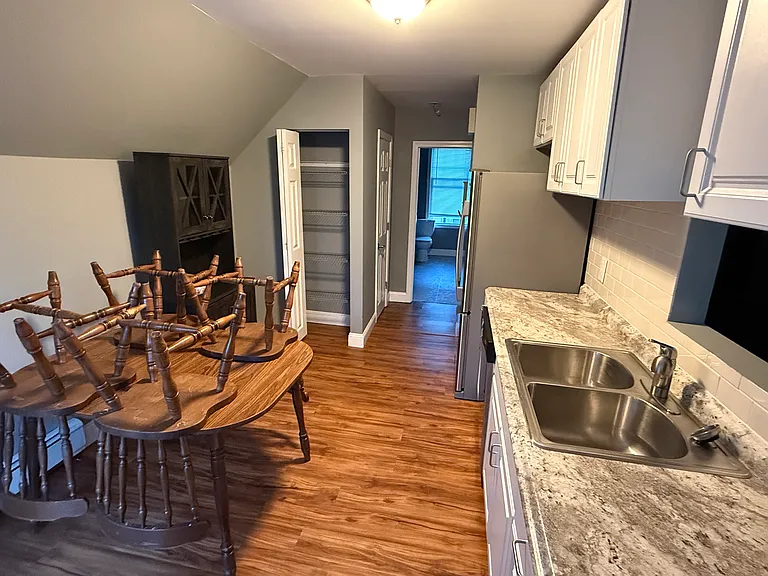 136 Hall St #2 — Photo 2