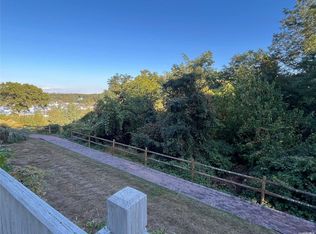 26 Preston St, Huntington, NY 11743
