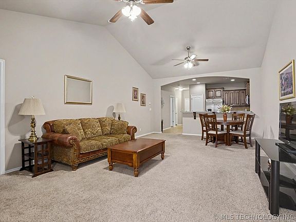 4th image of 312 S Cypress Ave