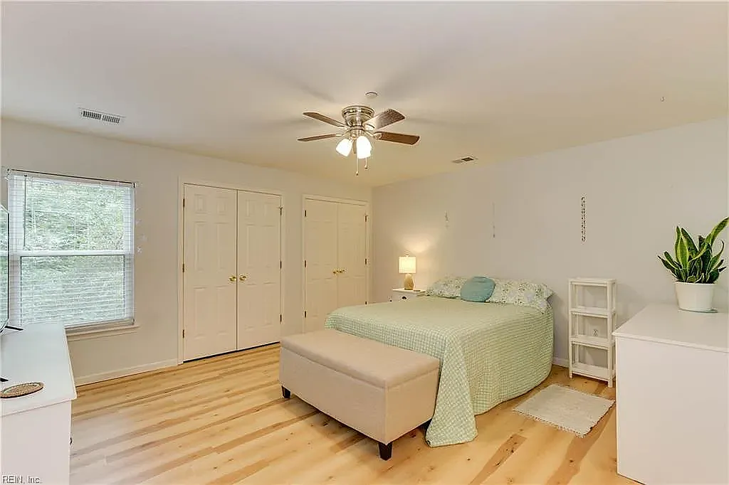 3 bed, 1270 sqft, $2,245 — Photo 4