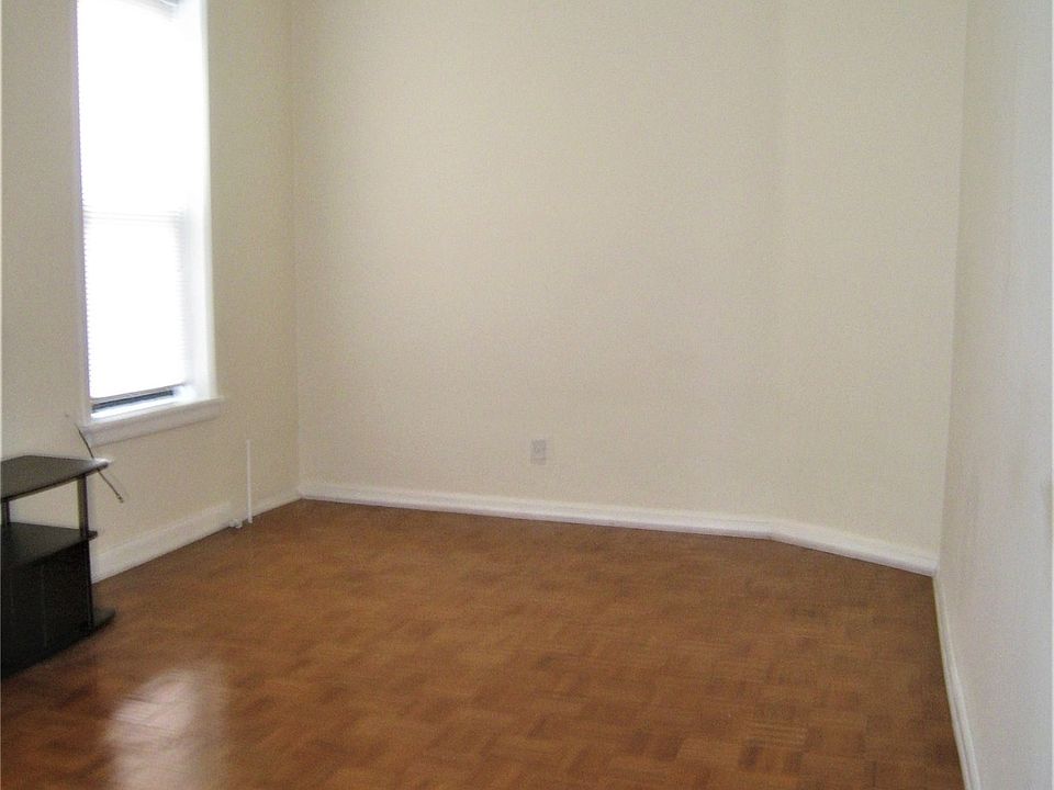 2nd image of 2259 43rd St