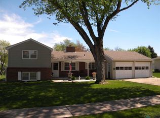 512 N Josephine Ave, Madison, SD 57042