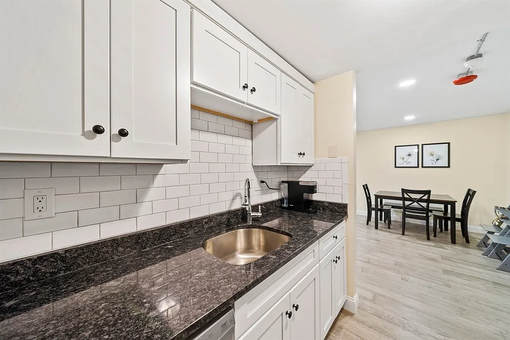 2 bed, 1000 sqft, $2,700 — Photo 3