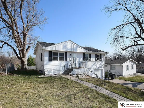 9478 Bedford Ave, Omaha, NE 68134