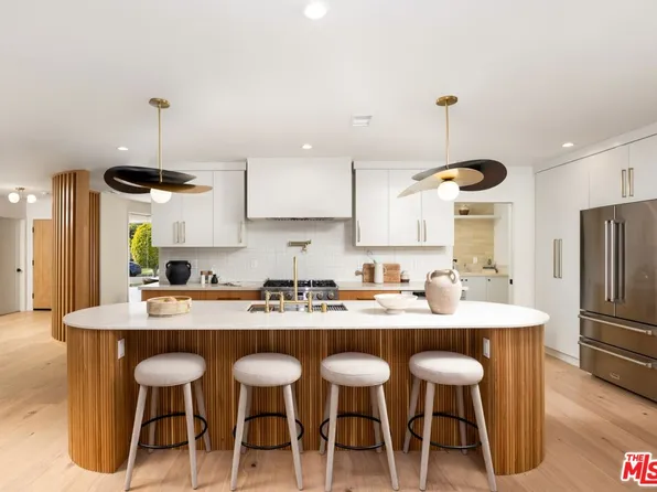 5646 W 62nd St, Los Angeles, CA 90056