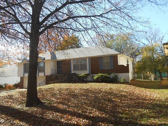 3rd image of 10828 Fuller Ave