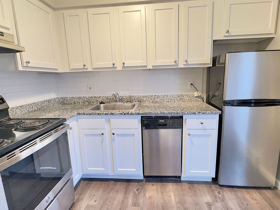 1st image of 3014 N Arcadia St #103