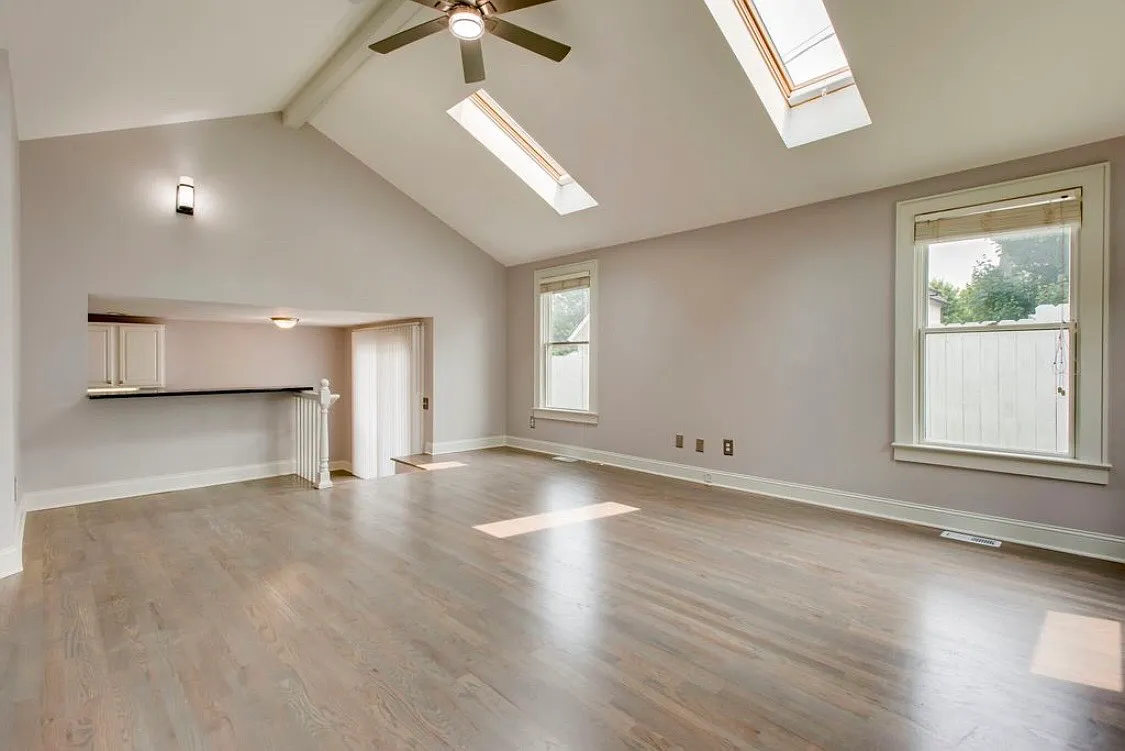 3 bed, 1900 sqft, $3,900 — Photo 2