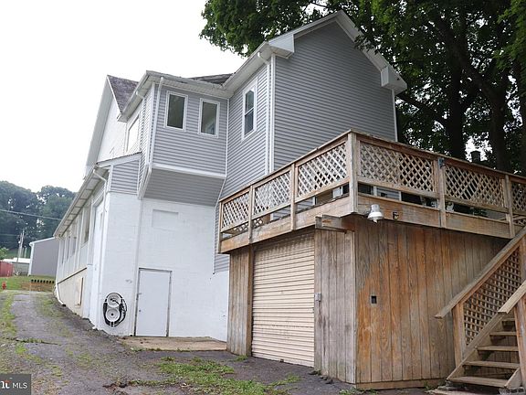 5th image of 529 Main St