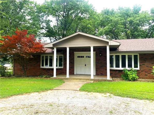 303 N 2700 East Rd, Pana, IL 62557