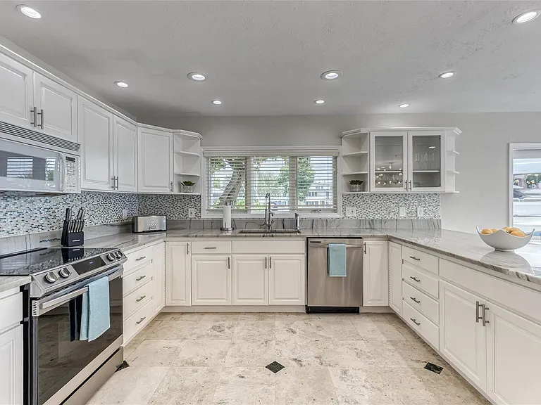 616 1st Key Dr — Photo 17