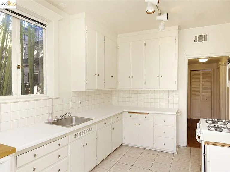 2533 Ridge Rd #A — Photo 16