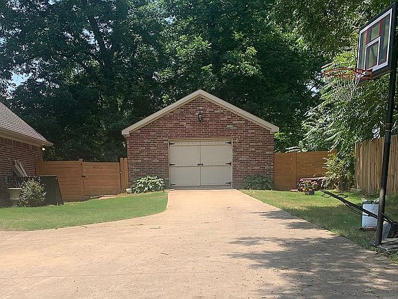 Detached Garage