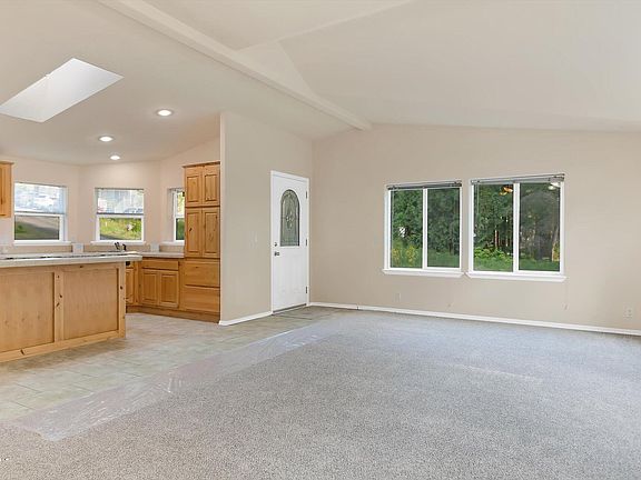 4th image of 123 SE Ainslee Ave
