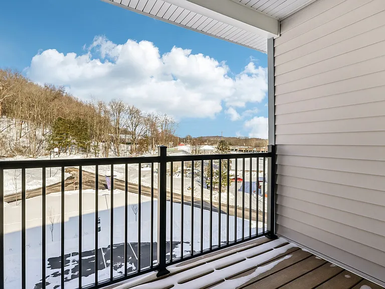 Berkshire Apartments — Photo 32