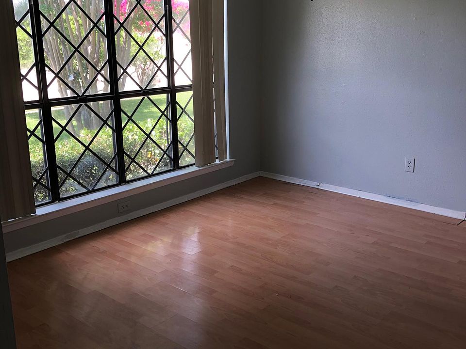 1st image of 3209 Poteet Dr