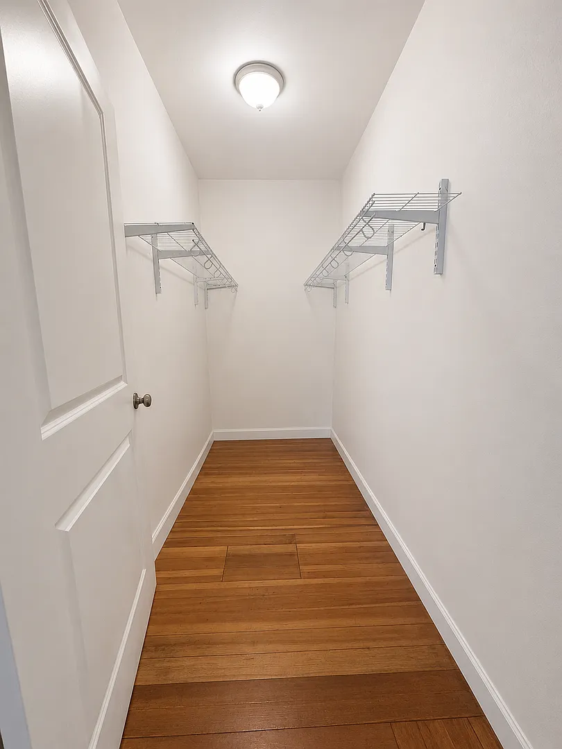 LYNN 2-bad, 1-bath — Photo 3