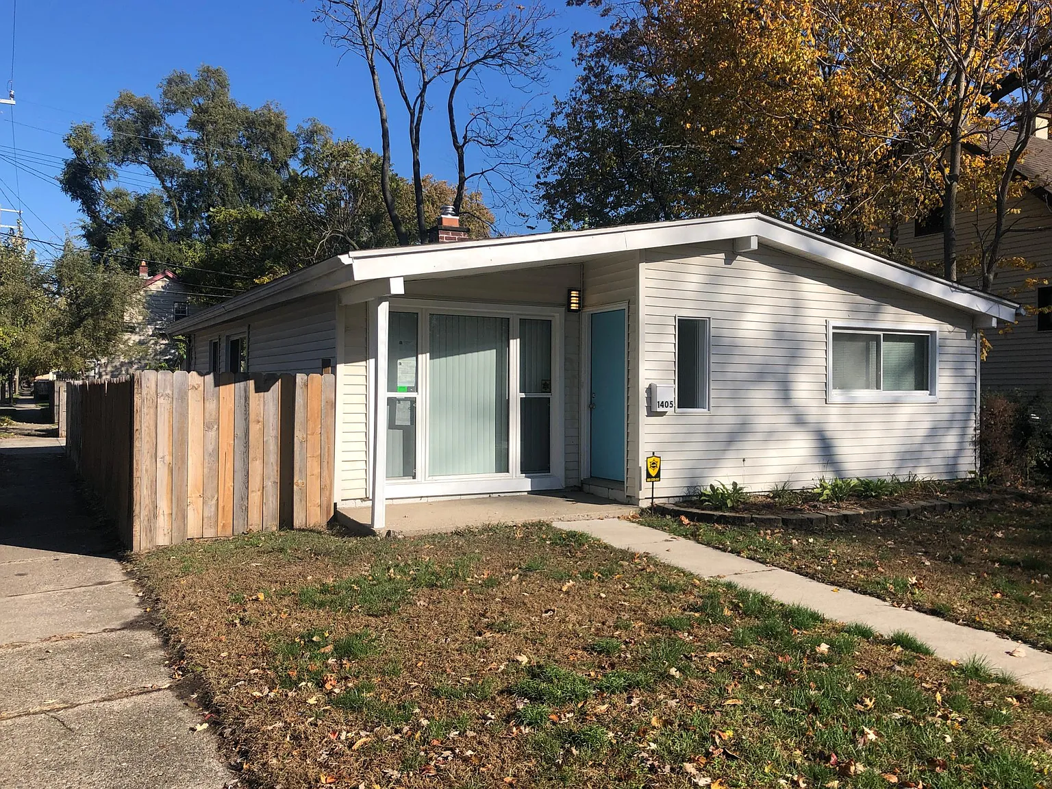 1405 E George Ave photo 1