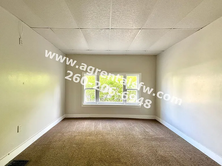 2430 Thompson Ave — Photo 4
