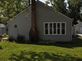 913 Anna Ave, Loves Park, IL 61111