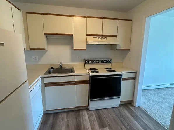 54 Farwell St #16, Newtonville, MA 02460