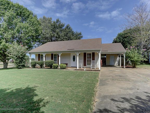 2nd image of 3530 Castle Dr
