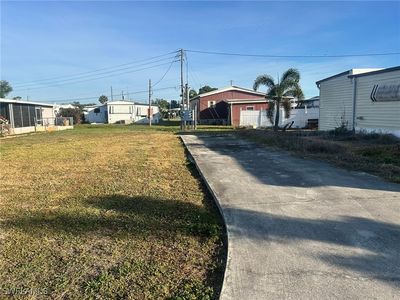 107 Coachlight Ln, North Fort Myers, FL, 33917