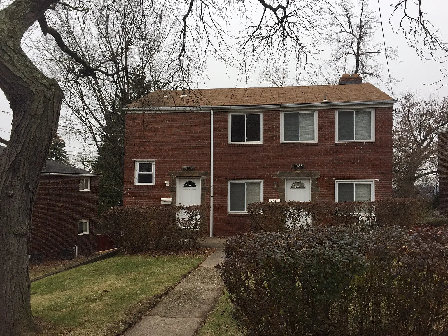 1021-1023 Woodbine St photo 1