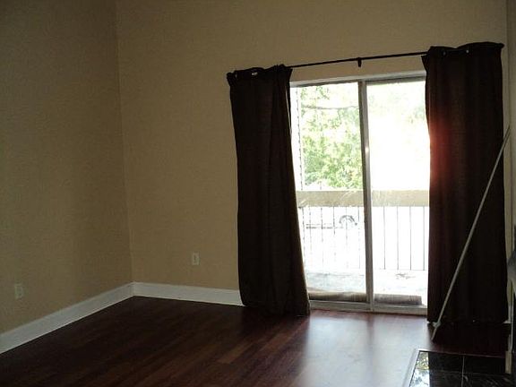 4th image of 412 Parkview Blvd