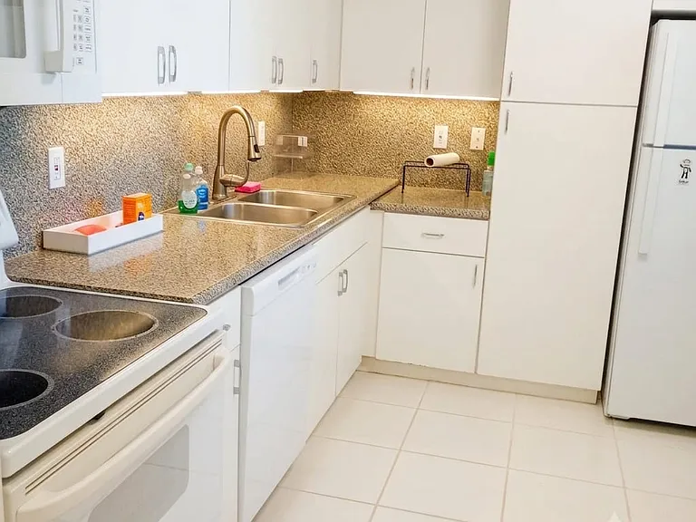 8888 Collins Ave #516 — Photo 5