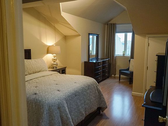 2nd image of 1434 Outlook Ave #3rd