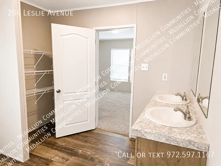 204 Leslie Ave — Photo 6
