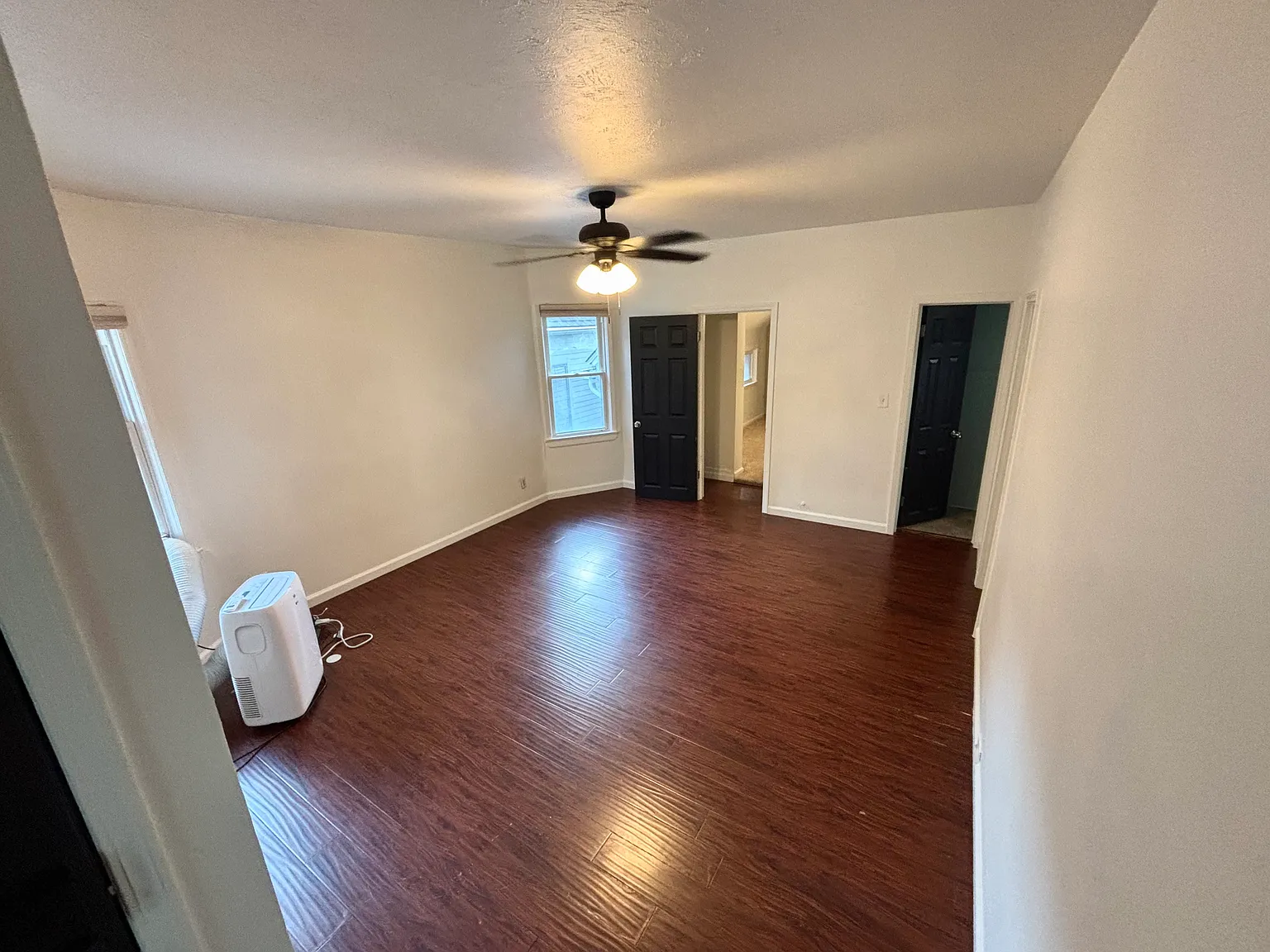 3 bed, 2000 sqft, $2,550 — Photo 2