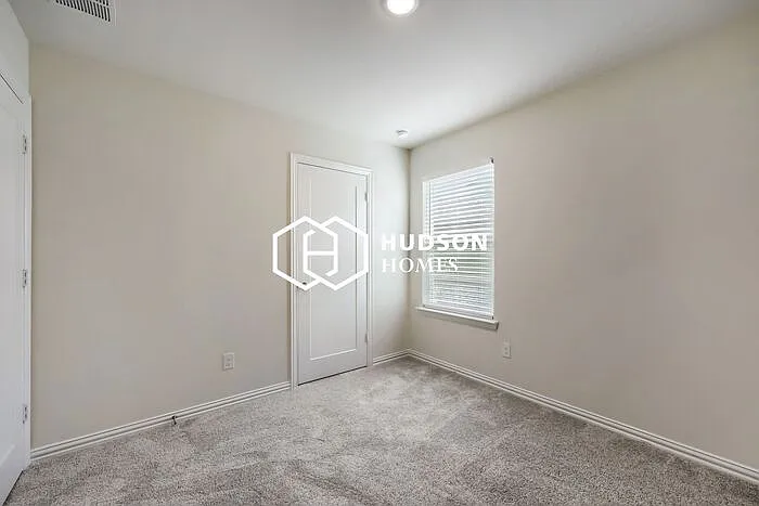 422 Rose Ave — Photo 8