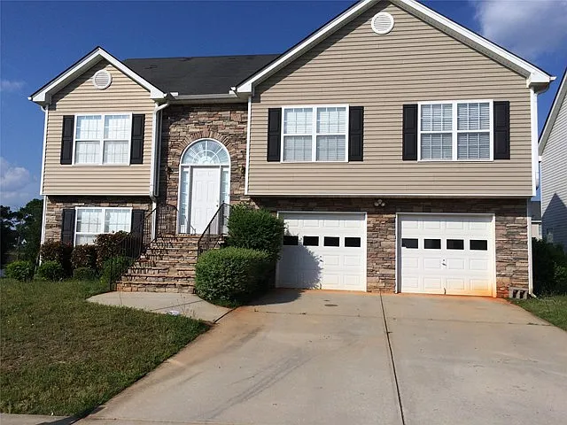 75 Templeton Way photo 1