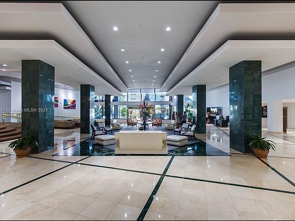 4th image of 6345 Collins Ave #Penthouse 27