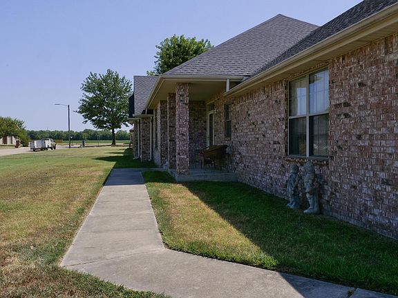 2nd image of 2426 Cedar Ct