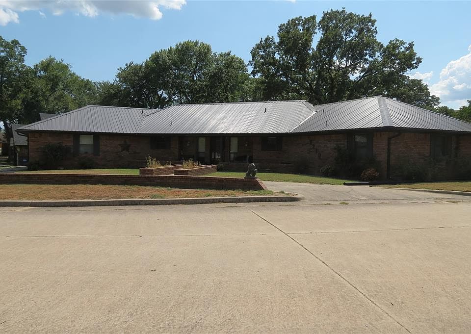 1st image of 2219 Northwood Dr