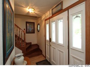 836 Daniel Dr, Maryville, IL