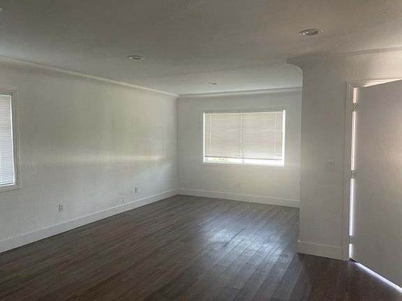 2nd image of 1307 Yosemite Dr #A