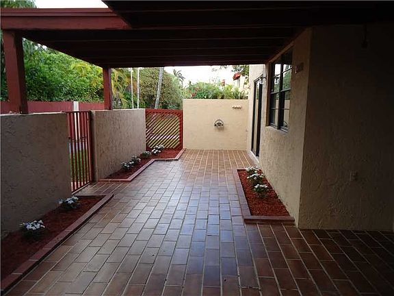 3rd image of 830 NW 106th Ave #2B7-1
