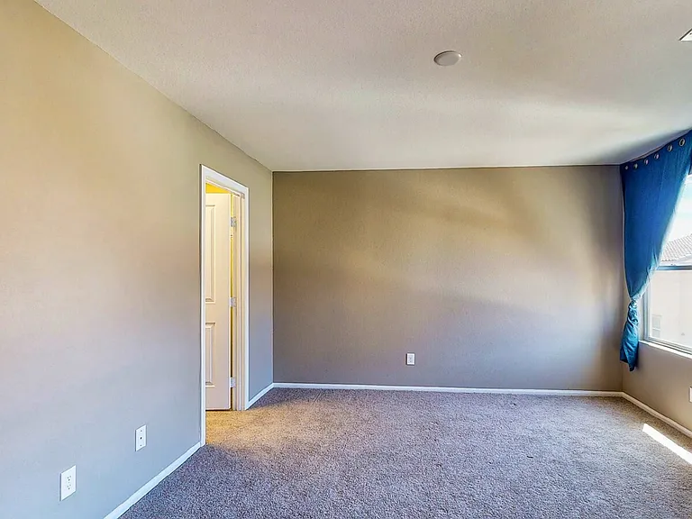 9733 Cluny Ave — Photo 29