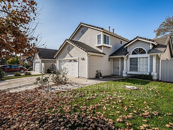 2nd image of 14166 Pebble Brook Ln