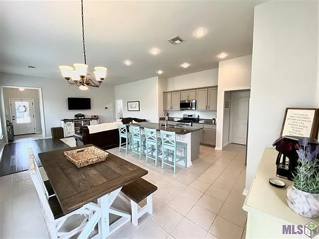 3 bed, 1659 sqft, $2,000 — Photo 2